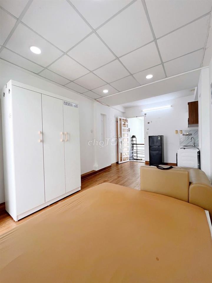  Cho thuê studio ban công 30m2, full nội thất, Phan xích Long-PN