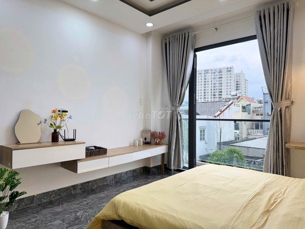 Studio ban công - tách bếp, FULL NT, Thích Quãng Đức, ngay ngã tư PN 