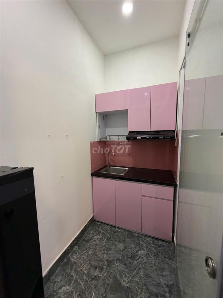 Studio ban công - tách bếp, FULL NT, Thích Quãng Đức, ngay ngã tư PN 