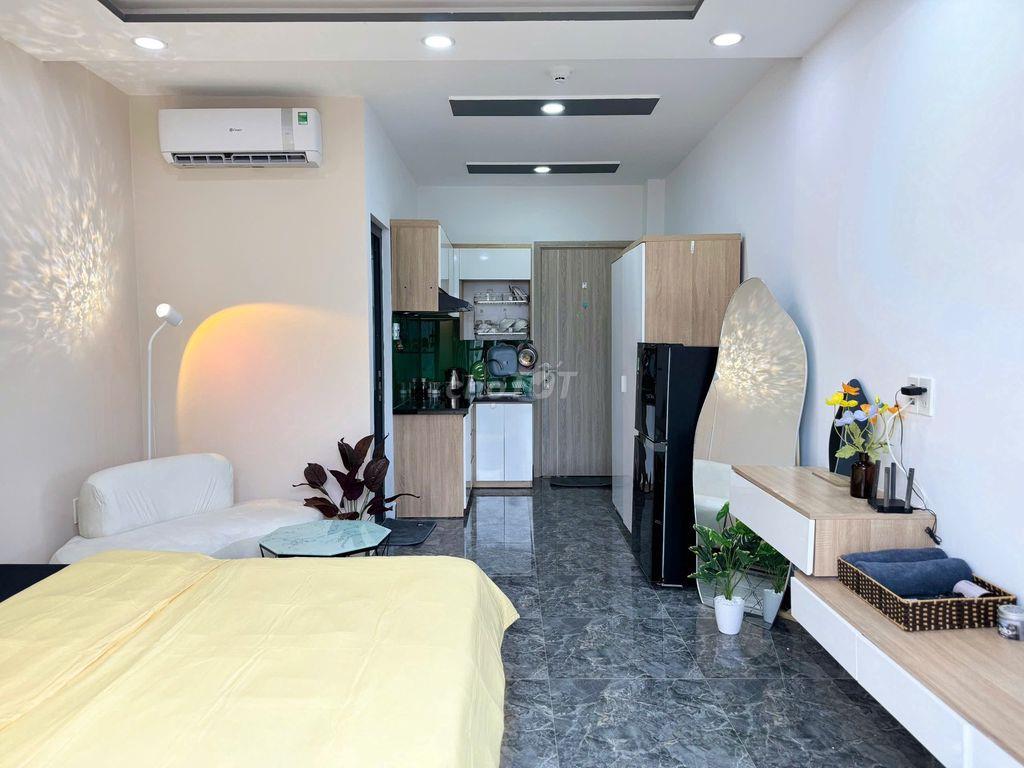 Studio ban công - tách bếp, FULL NT, Thích Quãng Đức, ngay ngã tư PN 
