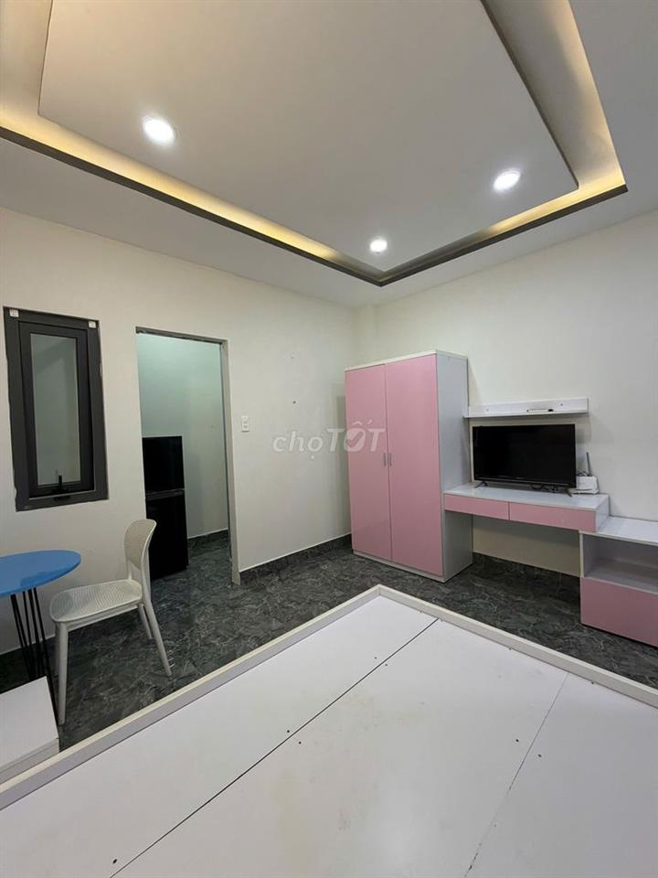 Studio ban công - tách bếp, FULL NT, Thích Quãng Đức, ngay ngã tư PN 