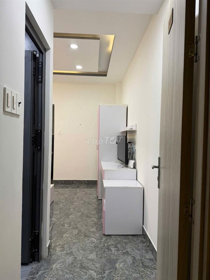 Studio ban công - tách bếp, FULL NT, Thích Quãng Đức, ngay ngã tư PN 