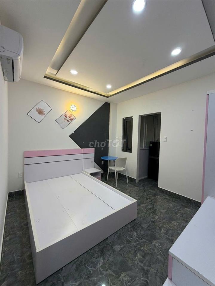 Studio ban công - tách bếp, FULL NT, Thích Quãng Đức, ngay ngã tư PN 