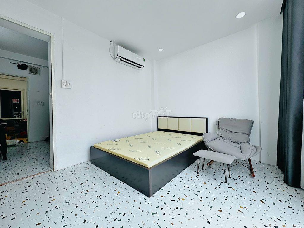 Căn hộ 1PN, ban công, tách bếp, full NT, gần đại học Hutech, UEF 