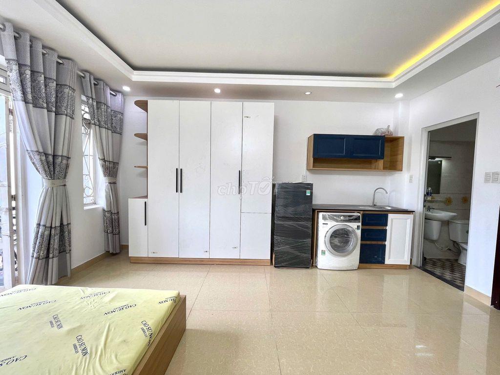 Cho thuê Studio ban công siêu rộng,Full nội thất, Gần đại học IUH, VLU