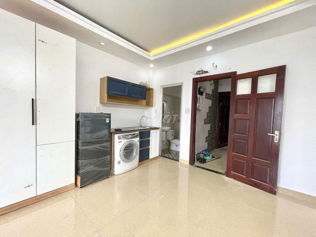 Cho thuê Studio ban công siêu rộng,Full nội thất, Gần đại học IUH, VLU