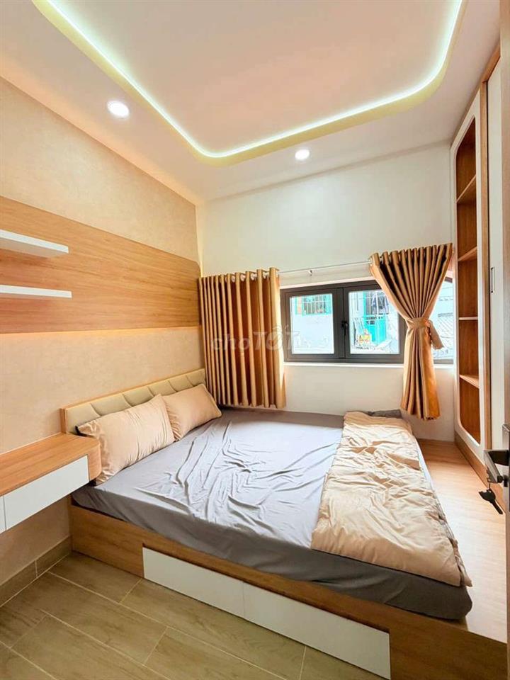 Bán Nhà Phú Nhuận 4 Phòng ngủ, Sát Hẻm Xe Hơi