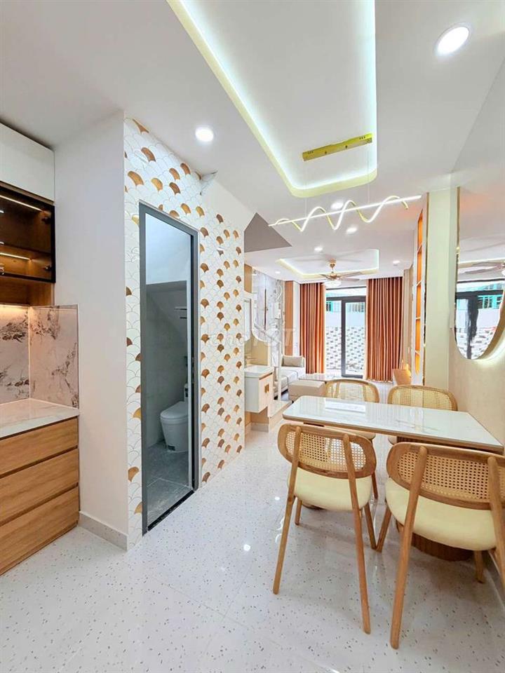 Bán Nhà Phú Nhuận 4 Phòng ngủ, Sát Hẻm Xe Hơi