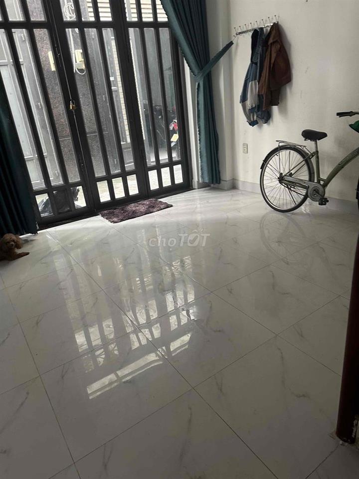 Phòng rộng cho thuê ngay chợ pvh