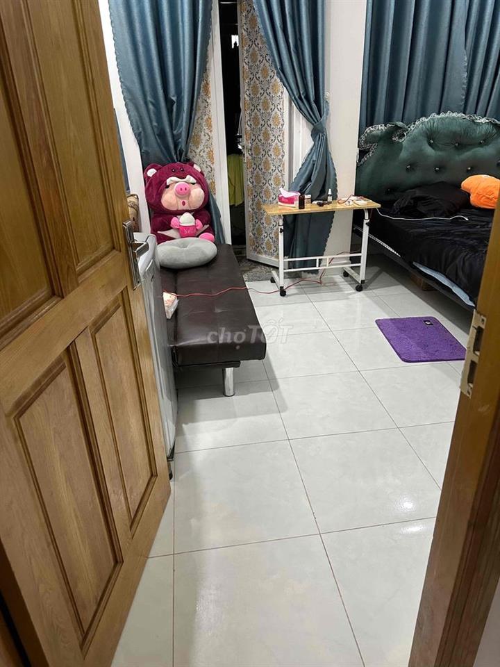 Phòng rộng cho thuê ngay chợ pvh