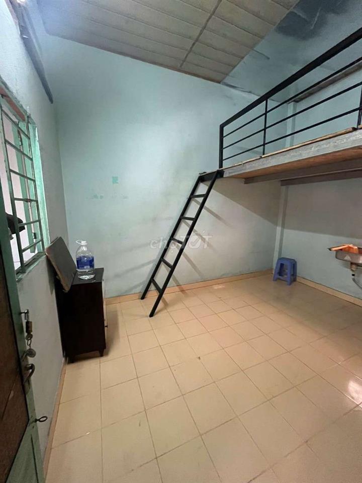 Cho Thuê Phòng Trọ Gác Lửng, Có Ban Công Thoáng Mát – Q. Tân Phú (cũ)