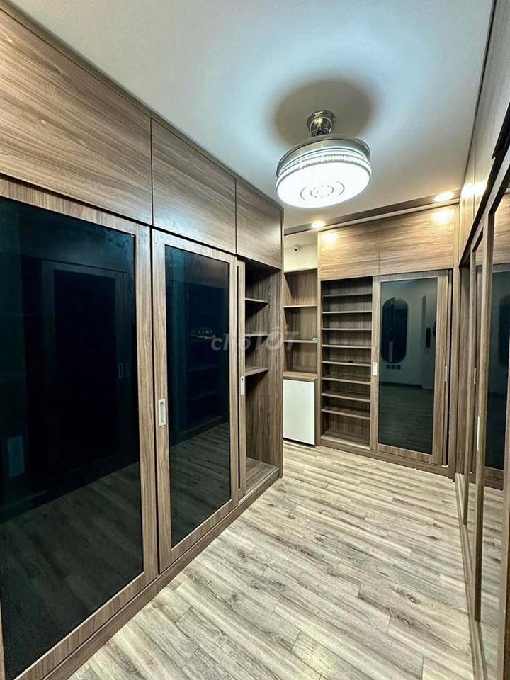 nhượng lại penthouse 2 tầng 500m2