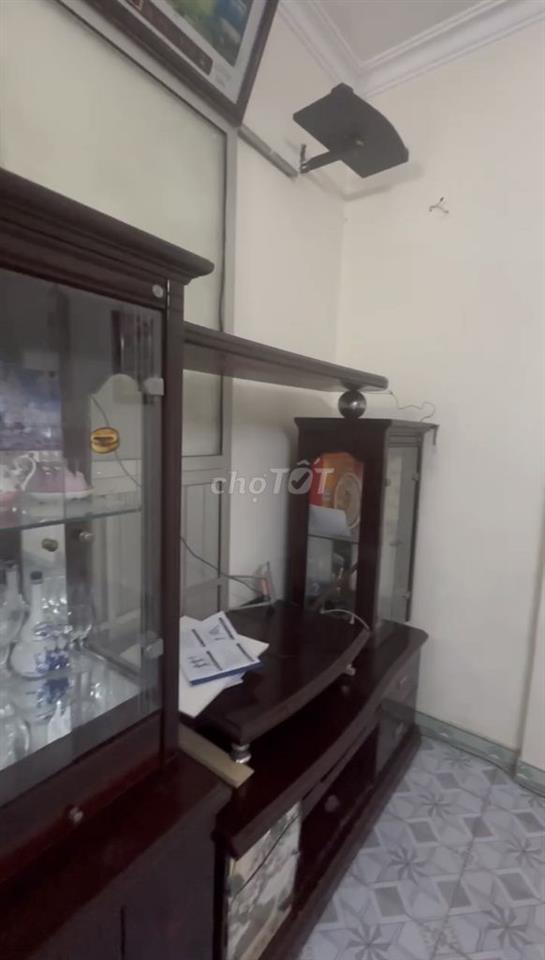 Cho thuê nhà ngõ phố Nguyên Hồng