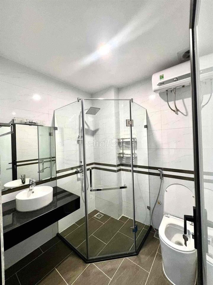 nhượng lại phòng ở tầng 2 trong nguyên căn tại kim mã thượng