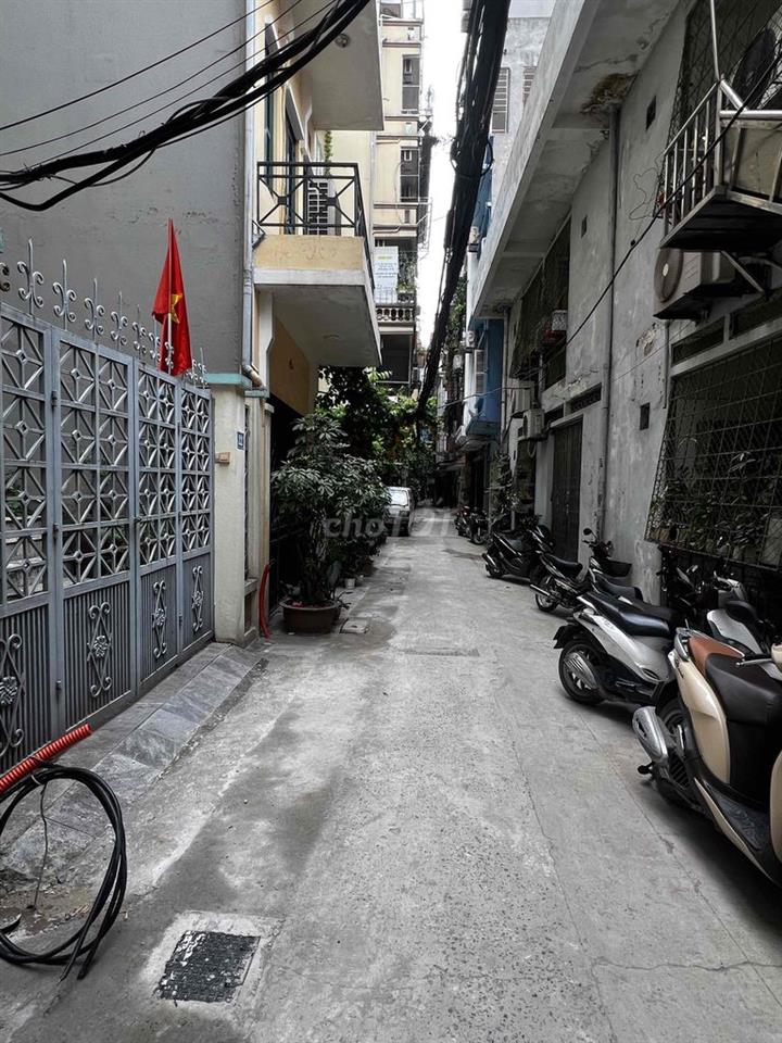 Cho thuê nhà 22, ngách 28/34, khu tập thể 28B Điện Biên Phủ.