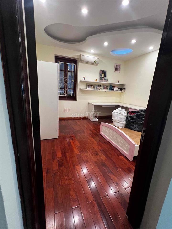 Cho thuê nhà 22, ngách 28/34, khu tập thể 28B Điện Biên Phủ.