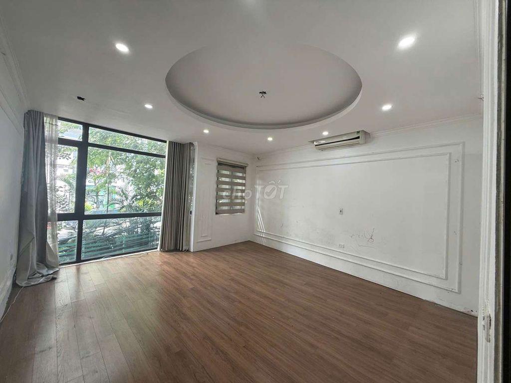 NHÀ Ngay cạnh Royal- Ngã 4 Sở- Ô tô đỗ