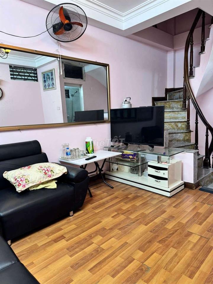 CHO THUÊ NHÀ 5 TẦNG ĐẶNG VĂN NGỮ – FULL ĐỒ – 8.5 TRIỆU