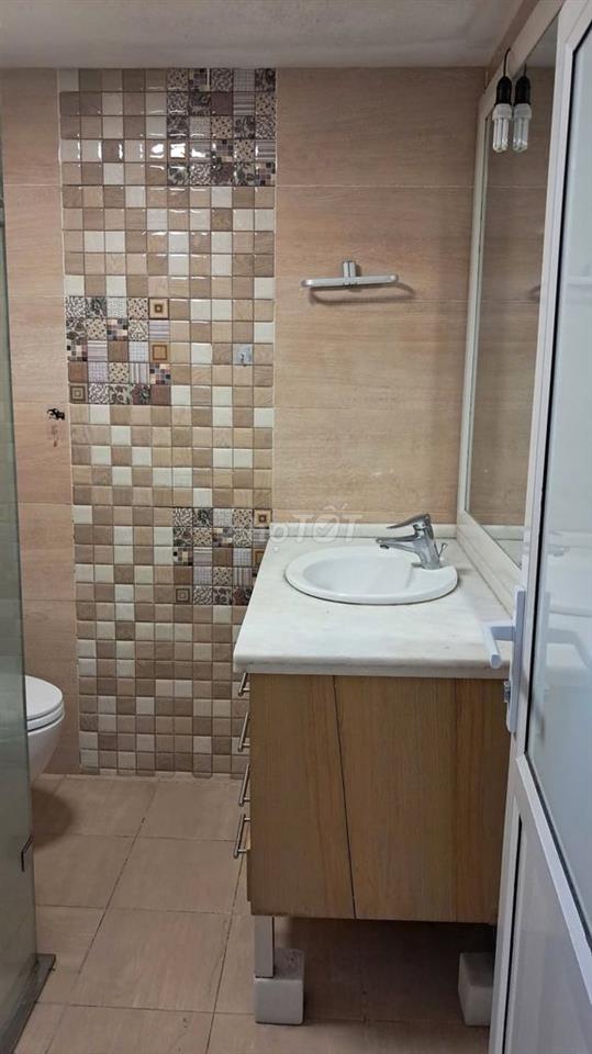 Cho thuê nhà 5 tầng phố Hoàng Sâm - ngõ oto (gần cv Nghĩa Đô) 15tr/th