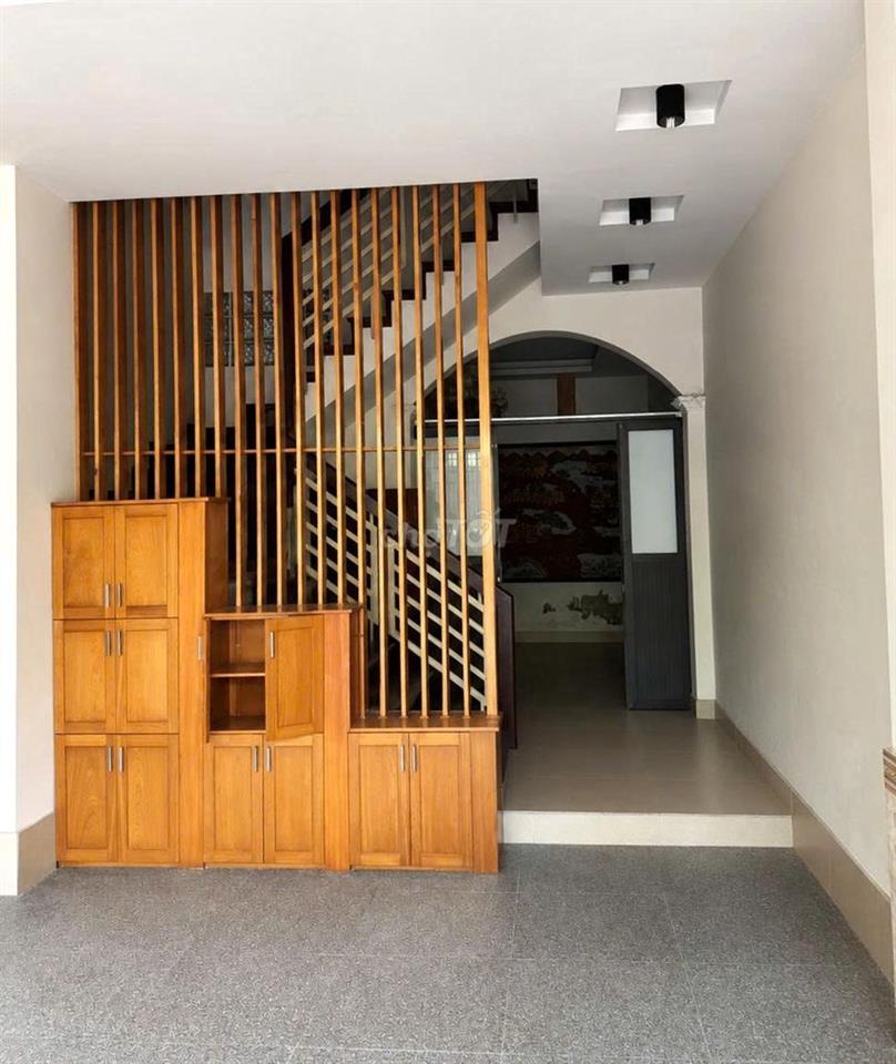 Cho thuê nhà 6 tầng ngõ 86 Duy Tân Giá 25tr/tháng