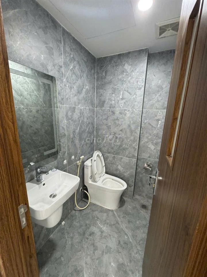 Cho thuê vp phố nguyên hồng,đống đa,dt 68m2,giá 13tr/tháng