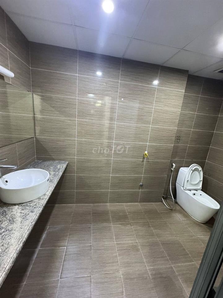 Cho thuê vp ngõ giếng,đống đa,hà nội,dtsd 100m2,thông sàn,