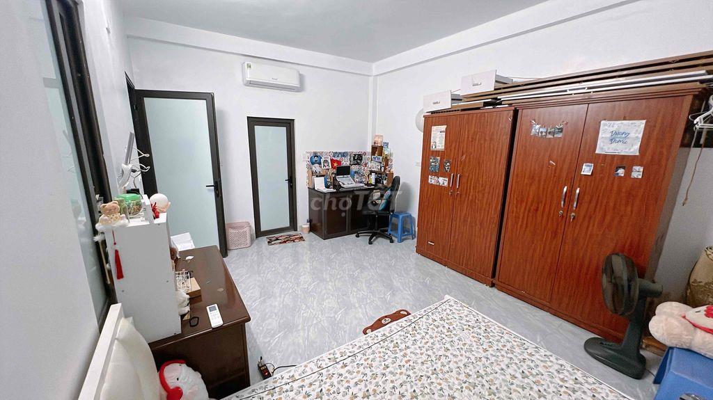 Phòng vskk, mới, sạch, đẹp