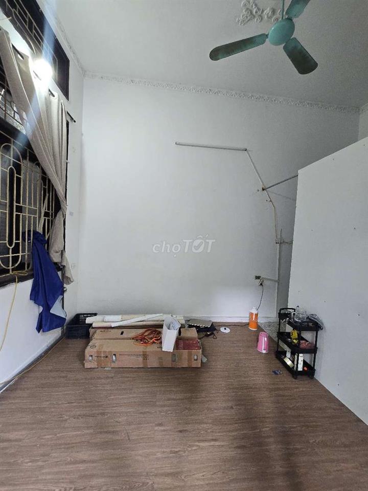 Nhượng lại MBKD mặt tiền ngõ HQV