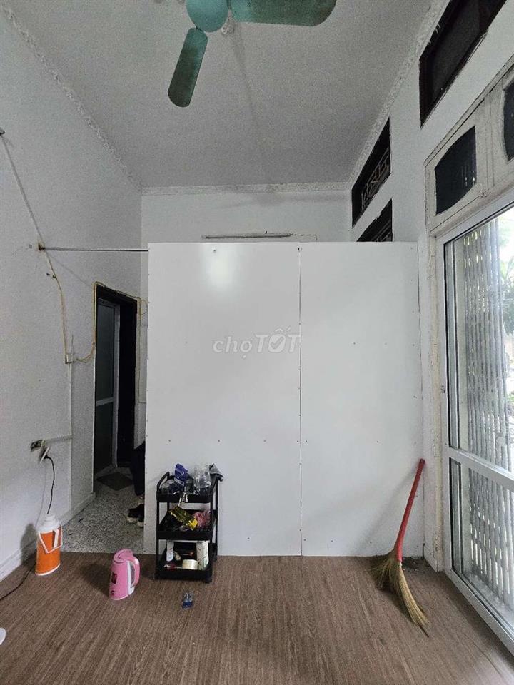 Nhượng lại MBKD mặt tiền ngõ HQV