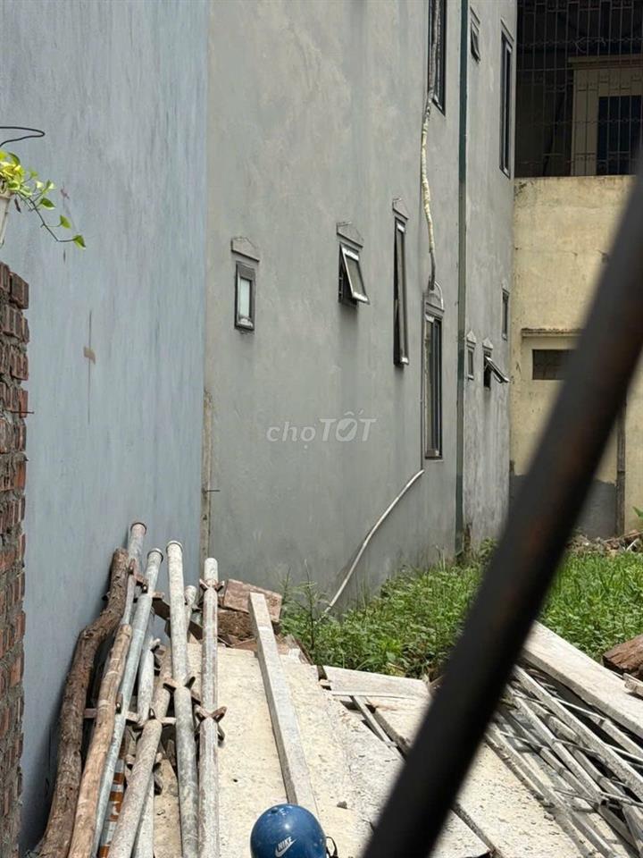 CĂN ĐƯỜNG NGÕ Ô TÔ GẦN ĐƯỜNG LỚN TRỤC CHÍNH