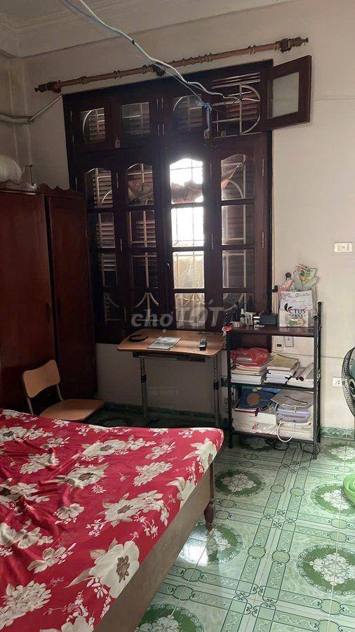 HOA HẬU PHÙNG KHOANG THOÁNG TRƯỚC SAU, NGÕ Ô TÔ