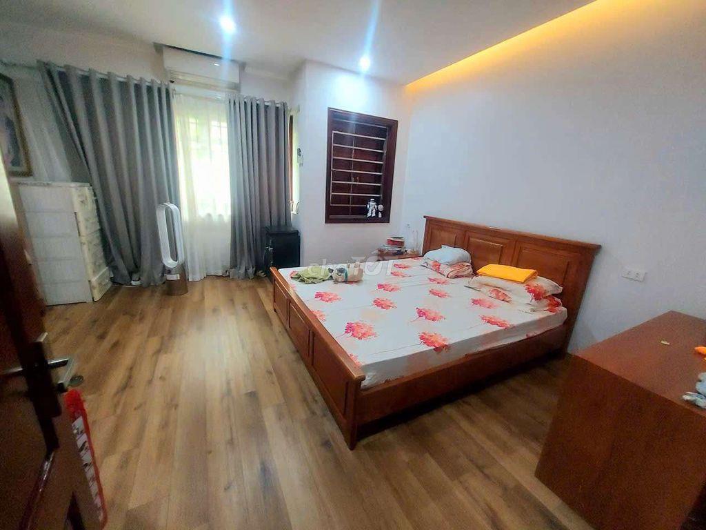 cho thuê nhà Phân lô Hoàng Văn Thái, 80m x 4 tầng, oto tránh