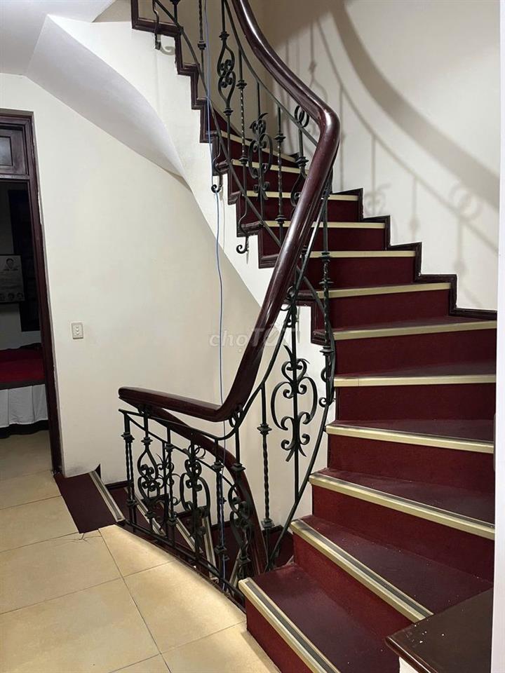Cho thuê mặt phố Phạm Tuấn Tài, 60m2, 5 tầng, mt 5m, 33 triệu/tháng