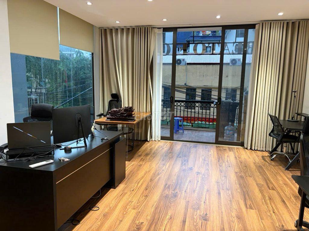 Cho thuê nhà mặt phố Tây Hồ, 100m2, 4 tầng, ô tô, lô góc, 80tr/tháng