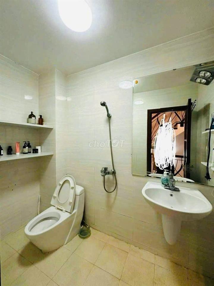 CHO THUÊ NHÀ TẠI NGUYỄN CHÍ THANH, ĐỐNG ĐA, 65M2, 5 TẦNG, 25TR/THÁNG