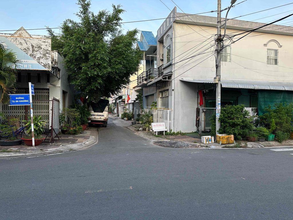 nhà 2 nền góc