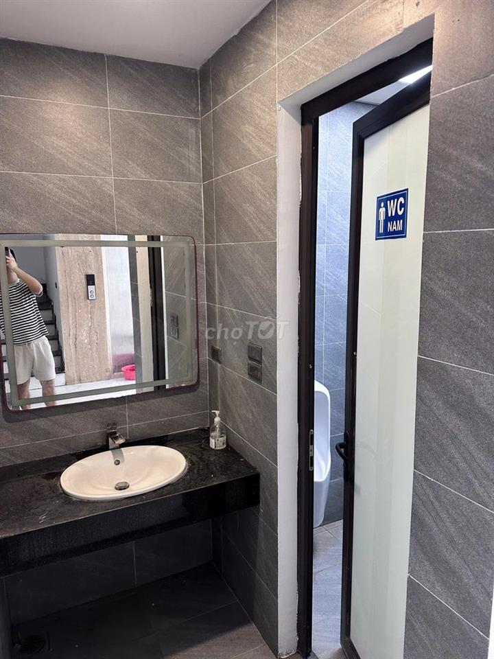 Cho thuê mặt bằng văn phòng tầng 1&3 ngõ ô tô tránh, hầm xe - 15tr