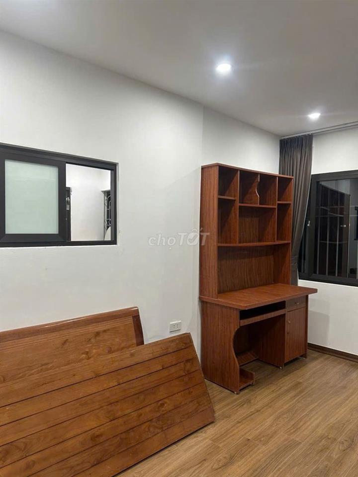 Cho Thuê Căn Hộ Tập Thể Nghĩa Tân, 45m2 Tầng 3, 