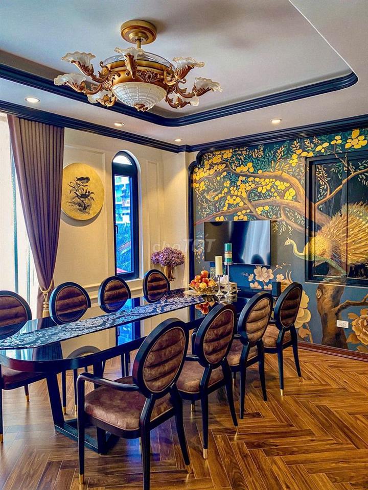 Nhà cực đẹp con phố vip Hoàng Cầu - Gara 7 tầng NT dát vàng  >20tỷ