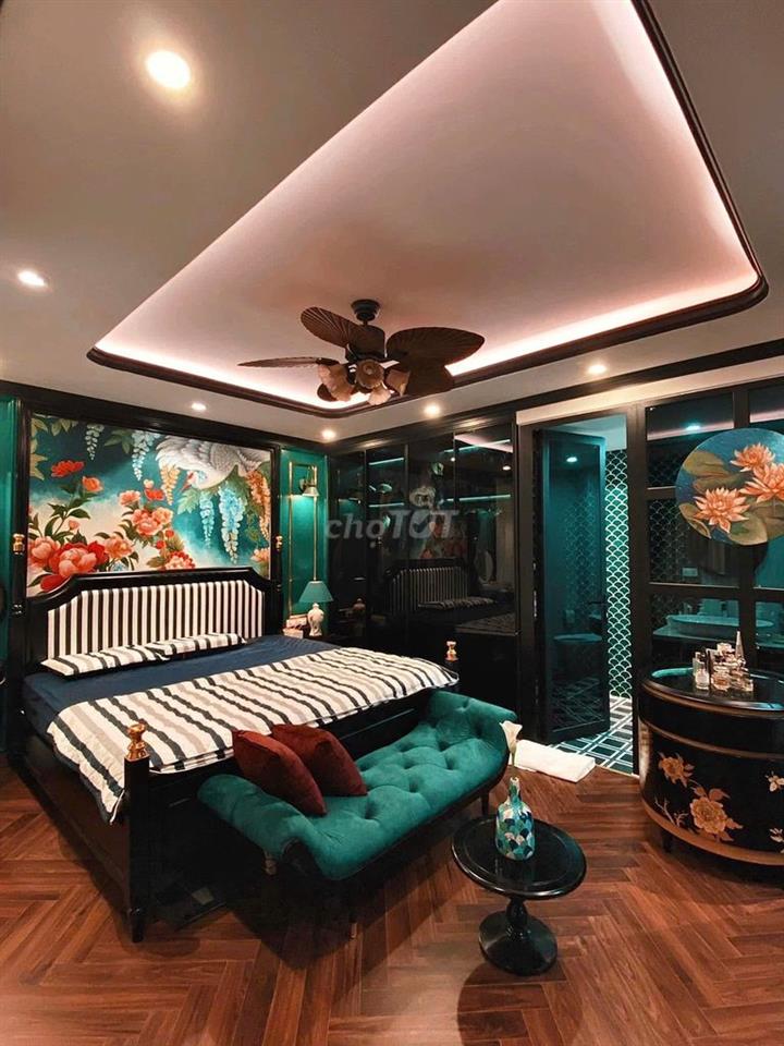 Nhà cực đẹp con phố vip Hoàng Cầu - Gara 7 tầng NT dát vàng  >20tỷ