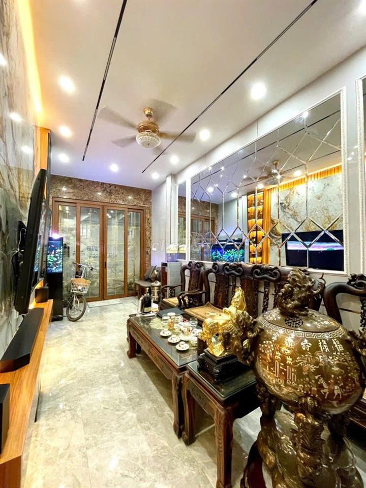 BÁN NHÀ  PHỐ NGUYÊN HỒNG-TRUNG TÂM BA ĐÌNH - FULL NỘI THẤT VỀ Ở NGAY