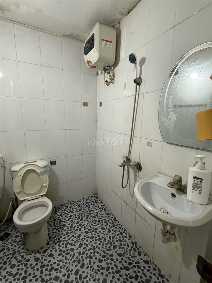 Căn hộ tầng 4, 70m2, 2 ngủ, 7 triệu/tháng
