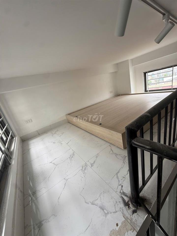 CCMN MỚI. Đủ đồ, Máy giặt riêng, Bếp tách riêng. Gần Bách Kinh Xây