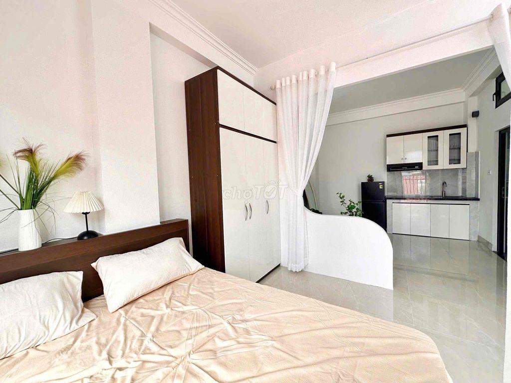 ĐỐI DIỆN ĐH  THƯƠNG MẠI  CĂN HỘ 1N1K FULL ĐỒ BAN CÔNG THOÁNG