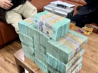 6 TẦNG THANG MÁY ( NHÀ DÒNG TIỀN )
