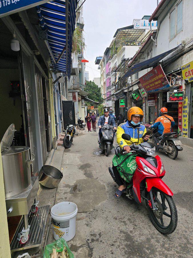 6 TẦNG THANG MÁY ( NHÀ DÒNG TIỀN )