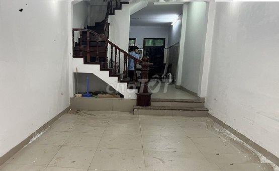 Cho thuê nhà 5 tầng ngõ 2 phố Hoàng Sâm - 18 triệu/th, ngõ rộng để xe