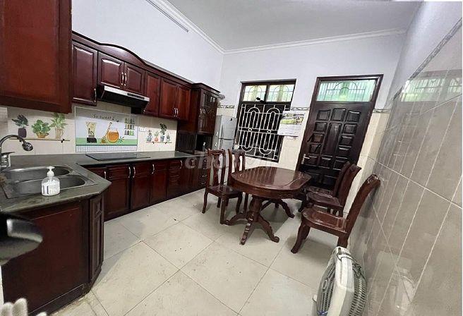 Cho thuê nhà 5 tầng ngõ 2 phố Hoàng Sâm - 18 triệu/th, ngõ rộng để xe