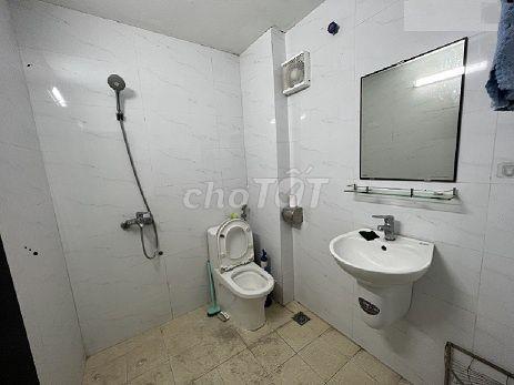 Cho thuê nhà 5 tầng ngõ 2 phố Hoàng Sâm - 18 triệu/th, ngõ rộng để xe