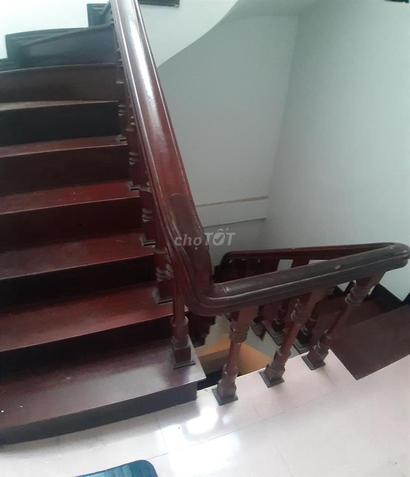 Cho thuê nhà 5 tầng ngõ 2 phố Hoàng Sâm - 18 triệu/th, ngõ rộng để xe